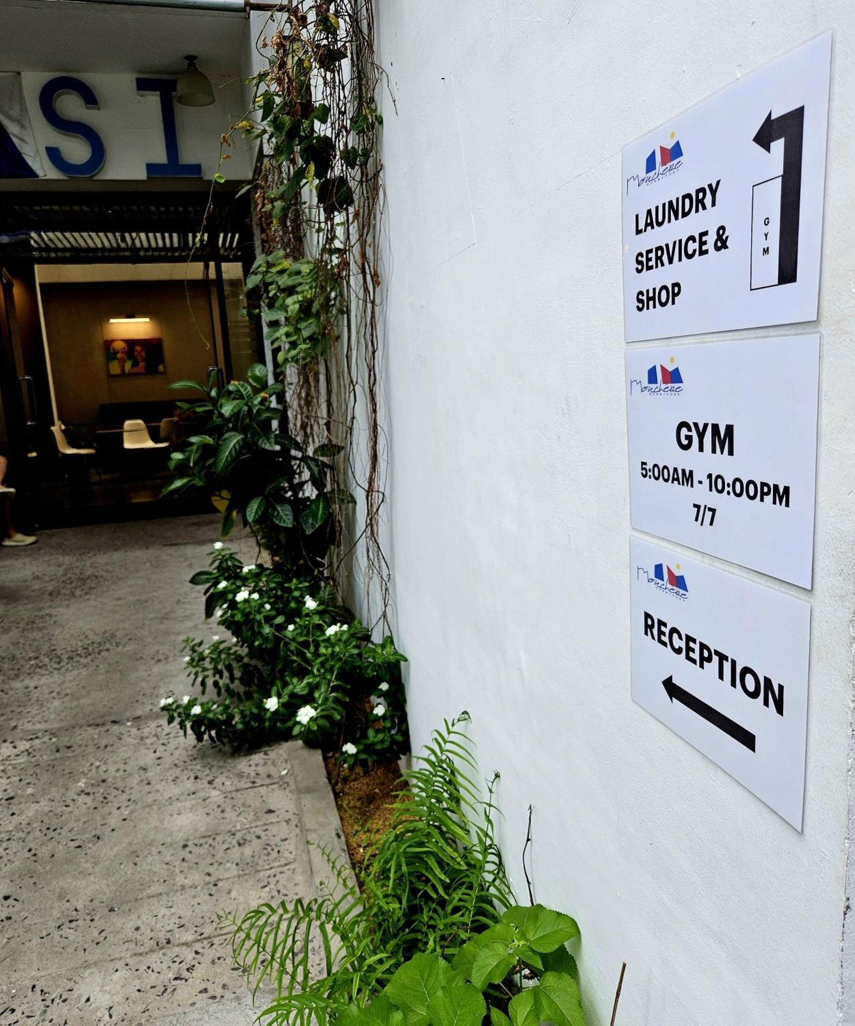 Monchere Dormitory Manila Bagian luar foto