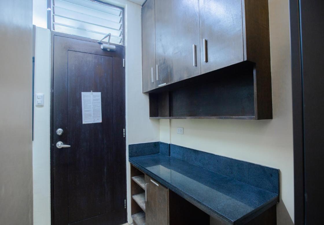 Monchere Dormitory Manila Bagian luar foto